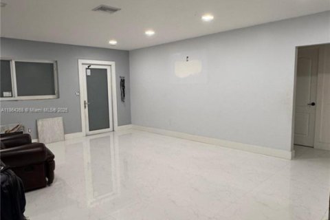 Villa ou maison à vendre à Hollywood, Floride: 3 chambres, 151.9 m2 № 1958350 - photo 13