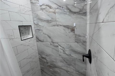 Villa ou maison à vendre à Hollywood, Floride: 3 chambres, 151.9 m2 № 1958350 - photo 21