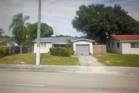 Villa ou maison à vendre à Hollywood, Floride: 3 chambres, 151.9 m2 № 1958350 - photo 3