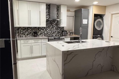 Villa ou maison à vendre à Hollywood, Floride: 3 chambres, 151.9 m2 № 1958350 - photo 5