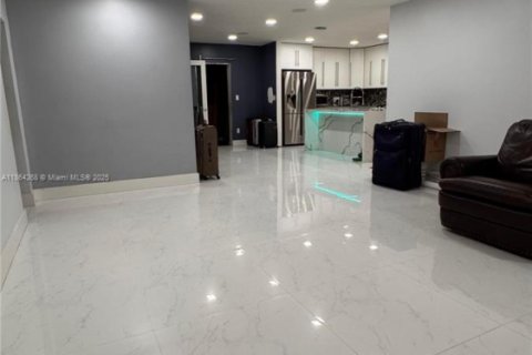 Villa ou maison à vendre à Hollywood, Floride: 3 chambres, 151.9 m2 № 1958350 - photo 12