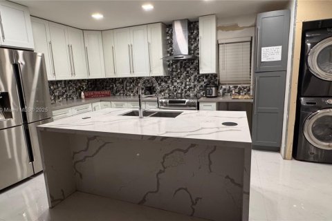 Villa ou maison à vendre à Hollywood, Floride: 3 chambres, 151.9 m2 № 1958350 - photo 7