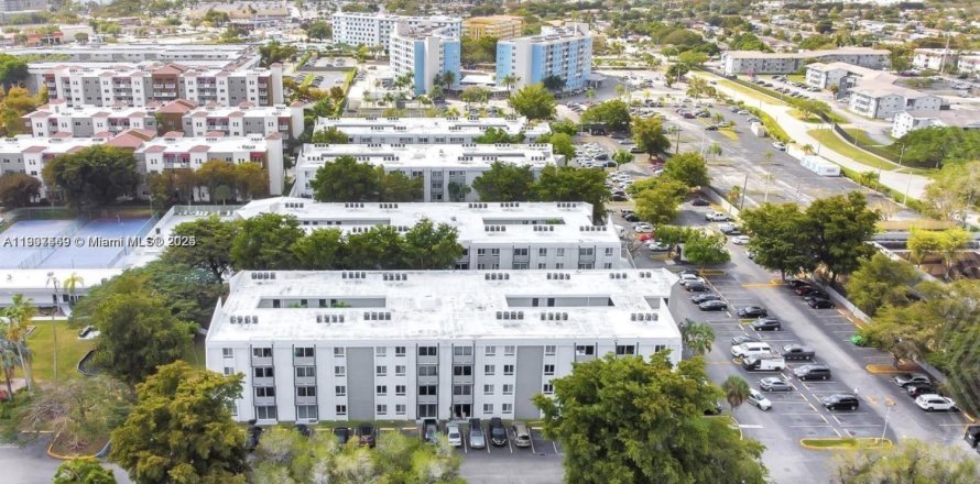 Villa ou maison à Cutler Bay, Floride 2 chambres, 40372.4 m2 № 1963676