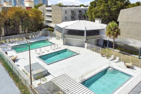 Villa ou maison à louer à Cutler Bay, Floride: 2 chambres, 40372.35 m2 № 1963676 - photo 9