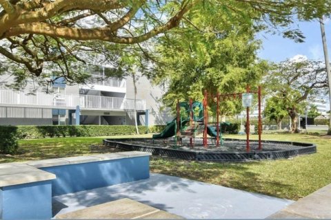 Villa ou maison à louer à Cutler Bay, Floride: 2 chambres, 40372.35 m2 № 1963676 - photo 4