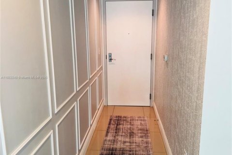 Снять в аренду кондоминиум в Майами, Флорида 1 спальня, 74.88м2, № 1976324 - фото 2