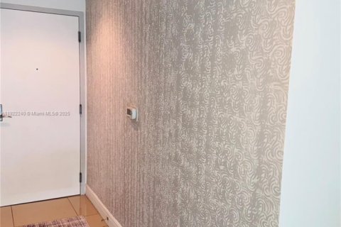 Снять в аренду кондоминиум в Майами, Флорида 1 спальня, 74.88м2, № 1976324 - фото 3