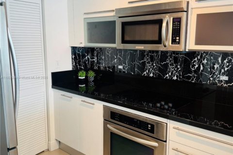 Снять в аренду кондоминиум в Майами, Флорида 1 спальня, 74.88м2, № 1976324 - фото 6