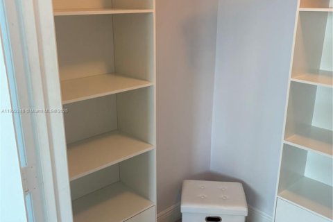 Снять в аренду кондоминиум в Майами, Флорида 1 спальня, 74.88м2, № 1976324 - фото 23