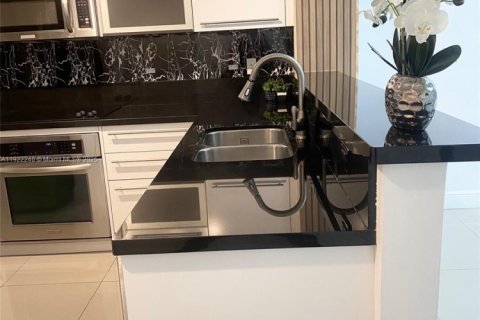 Снять в аренду кондоминиум в Майами, Флорида 1 спальня, 74.88м2, № 1976324 - фото 17