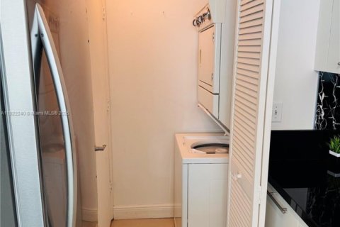 Снять в аренду кондоминиум в Майами, Флорида 1 спальня, 74.88м2, № 1976324 - фото 9