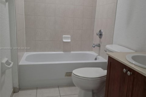 Condominio en alquiler en Doral, Florida, 3 dormitorios, 112.13 m2 № 1997392 - foto 12