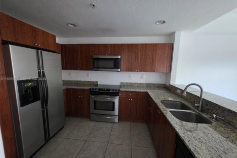 Condominio en alquiler en Doral, Florida, 3 dormitorios, 112.13 m2 № 1997392 - foto 5