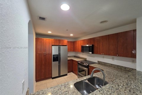 Condominio en alquiler en Doral, Florida, 3 dormitorios, 112.13 m2 № 1997392 - foto 4