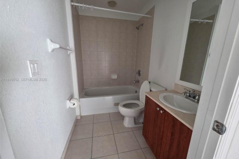 Condominio en alquiler en Doral, Florida, 3 dormitorios, 112.13 m2 № 1997392 - foto 13