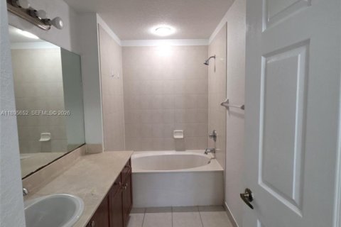 Condominio en alquiler en Doral, Florida, 3 dormitorios, 112.13 m2 № 1997392 - foto 11