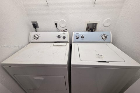 Condominio en alquiler en Doral, Florida, 3 dormitorios, 112.13 m2 № 1997392 - foto 10