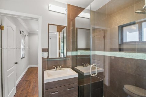 Снять в аренду виллу или дом в Майами, Флорида 3 спальни, 128.58м2, № 1956814 - фото 17