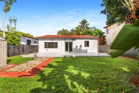 Снять в аренду виллу или дом в Майами, Флорида 3 спальни, 128.58м2, № 1956814 - фото 3