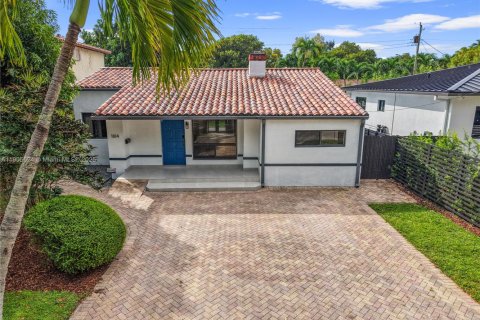 Снять в аренду виллу или дом в Майами, Флорида 3 спальни, 128.58м2, № 1956814 - фото 1