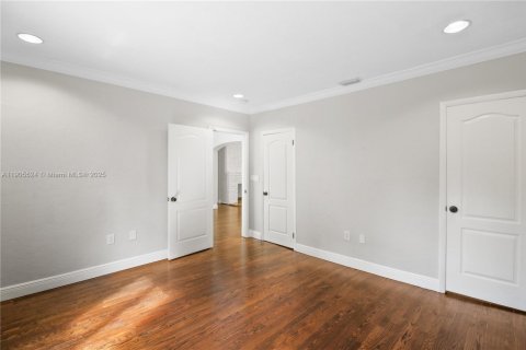 Снять в аренду виллу или дом в Майами, Флорида 3 спальни, 128.58м2, № 1956814 - фото 21