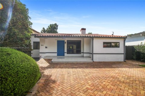 Снять в аренду виллу или дом в Майами, Флорида 3 спальни, 128.58м2, № 1956814 - фото 2