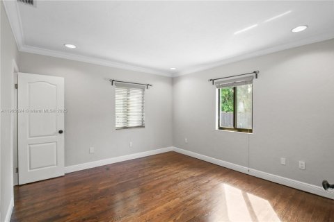 Снять в аренду виллу или дом в Майами, Флорида 3 спальни, 128.58м2, № 1956814 - фото 20