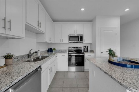 Townhouse in Davenport, Florida 3 bedrooms, 134.8 sq.m. № 1827393 - photo 17