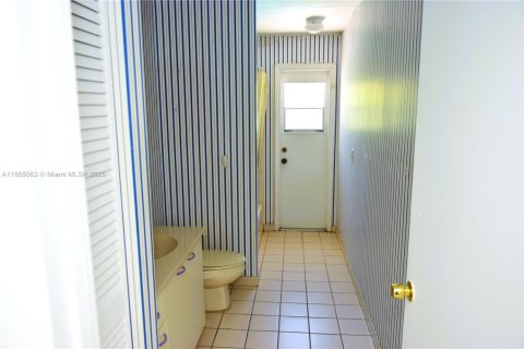 House in Palmetto Bay, Florida 4 bedrooms, 231.33 sq.m. № 1874733 - photo 21
