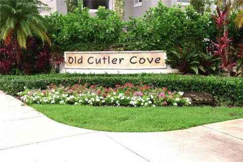 House in Palmetto Bay, Florida 4 bedrooms, 231.33 sq.m. № 1874733 - photo 2