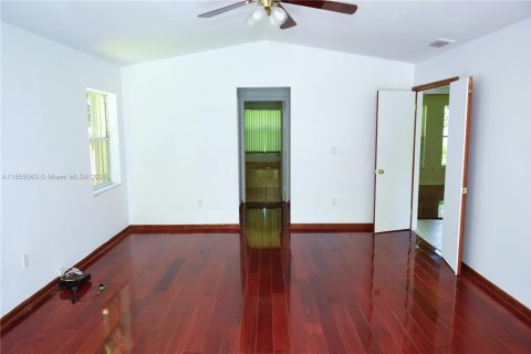 House in Palmetto Bay, Florida 4 bedrooms, 231.33 sq.m. № 1874733 - photo 25