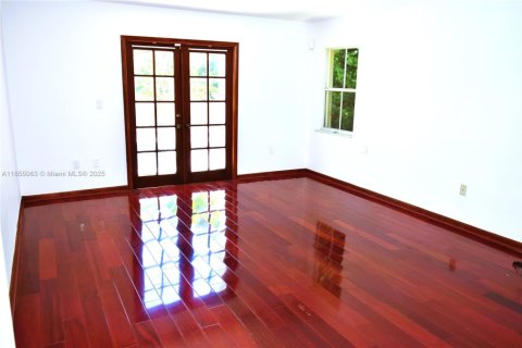 House in Palmetto Bay, Florida 4 bedrooms, 231.33 sq.m. № 1874733 - photo 29
