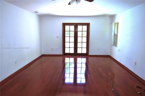 House in Palmetto Bay, Florida 4 bedrooms, 231.33 sq.m. № 1874733 - photo 28