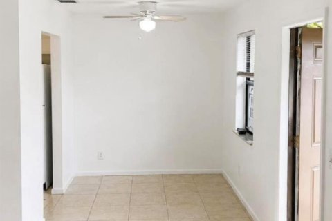 Condo in Lake Worth, Florida, 2 bedrooms  № 2081473 - photo 2
