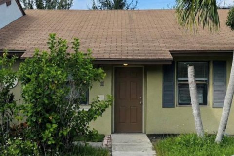 Condo in Lake Worth, Florida, 2 bedrooms № 2081473