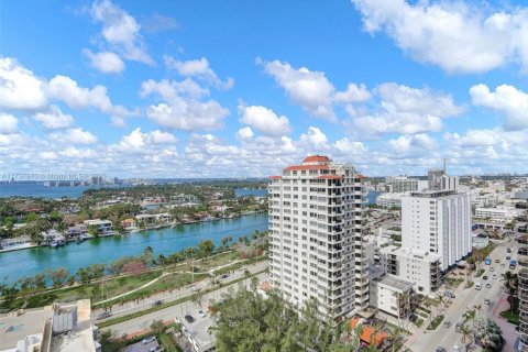 Condo in Miami Beach, Florida, 2 bedrooms  № 1696616 - photo 3