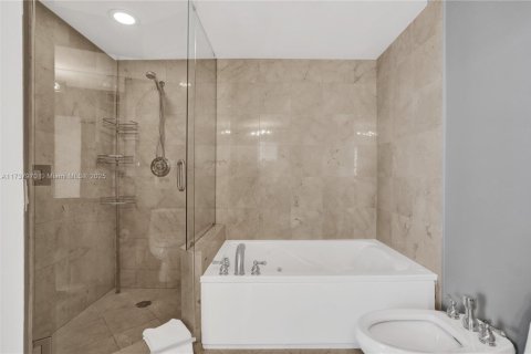 Condo in Miami Beach, Florida, 2 bedrooms  № 1696616 - photo 30