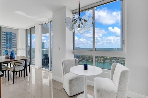Condo in Miami Beach, Florida, 2 bedrooms  № 1696616 - photo 12