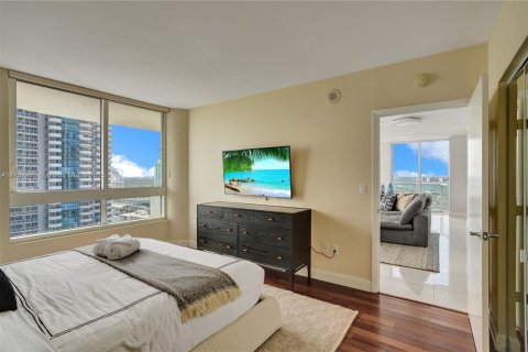 Condo in Miami Beach, Florida, 2 bedrooms  № 1696616 - photo 23