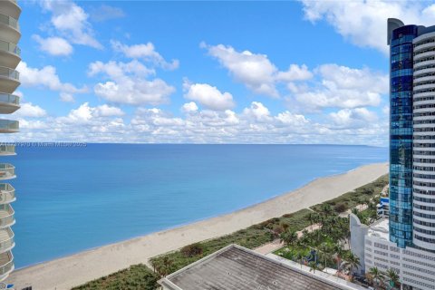 Condo in Miami Beach, Florida, 2 bedrooms  № 1696616 - photo 2
