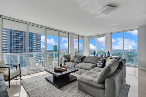 Condo in Miami Beach, Florida, 2 bedrooms  № 1696616 - photo 19