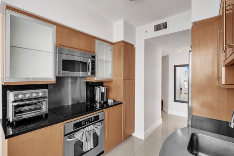 Condo in Miami Beach, Florida, 2 bedrooms  № 1696616 - photo 10