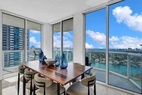 Condo in Miami Beach, Florida, 2 bedrooms  № 1696616 - photo 1