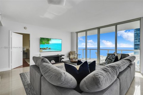 Condo in Miami Beach, Florida, 2 bedrooms  № 1696616 - photo 17