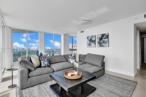 Condo in Miami Beach, Florida, 2 bedrooms  № 1696616 - photo 20