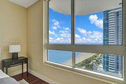 Condo in Miami Beach, Florida, 2 bedrooms  № 1696616 - photo 26