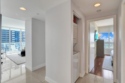Condo in Miami Beach, Florida, 2 bedrooms  № 1696616 - photo 6