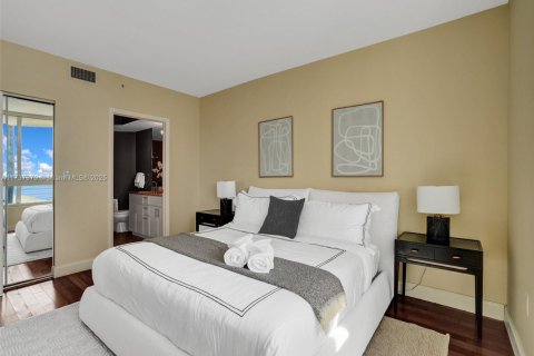Condo in Miami Beach, Florida, 2 bedrooms  № 1696616 - photo 24