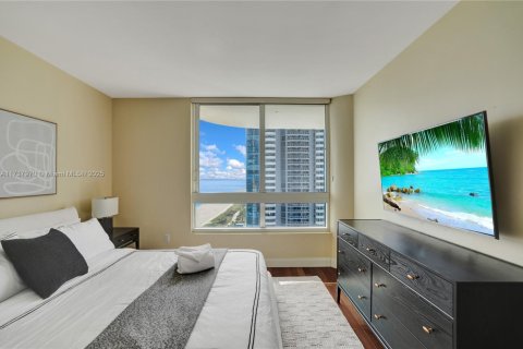 Condo in Miami Beach, Florida, 2 bedrooms  № 1696616 - photo 27