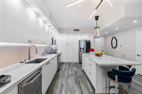 Купить кондоминиум в Санни-Айлс-Бич, Флорида 2 спальни, 111.48м2, № 2024432 - фото 5